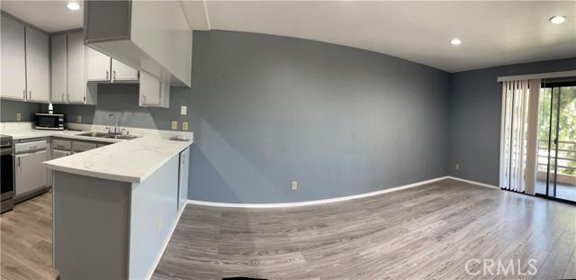 Detail Gallery Image 4 of 24 For 6815 Remmet Ave #219,  Canoga Park,  CA 91303 - 1 Beds | 1 Baths