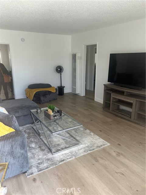 12532 Cranbrook Avenue, Hawthorne CA: https://media.crmls.org/medias/3733cf84-3046-4f7e-b91f-ce6030e16709.jpg