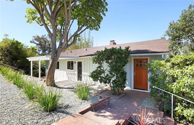 Detail Gallery Image 3 of 34 For 394 Moss St, Laguna Beach,  CA 92651 - 3 Beds | 2/1 Baths