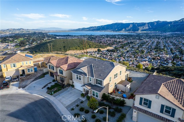 Detail Gallery Image 3 of 42 For 4013 Elderberry, Lake Elsinore,  CA 92530 - 5 Beds | 3 Baths