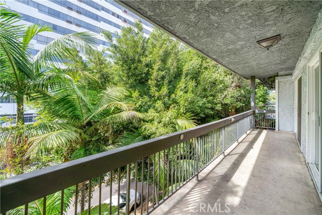 Detail Gallery Image 7 of 22 For 1242 S Barrington #301,  Los Angeles,  CA 90025 - 2 Beds | 2 Baths