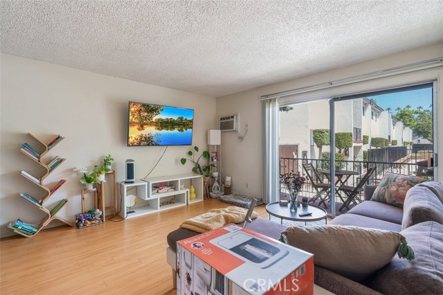 820 N Raymond Avenue, Pasadena CA: https://media.crmls.org/medias/37360f12-bc5e-4d1d-a287-2294c32000bf.jpg