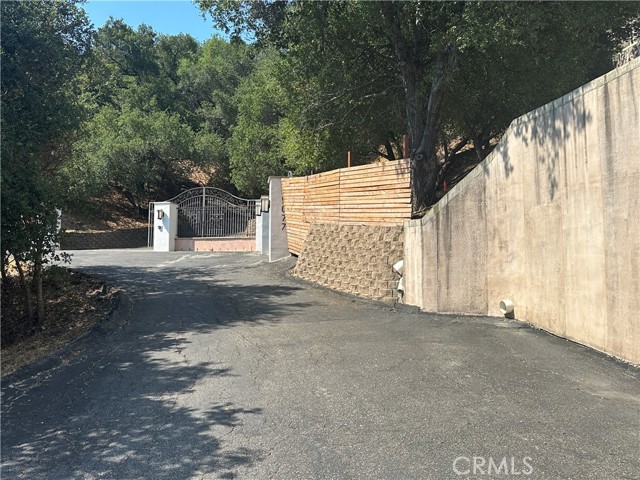 5077 Schumacher Road, Calabasas CA: https://media.crmls.org/medias/37366063-dca3-43bc-9474-15a09a10cbf1.jpg