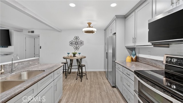 Detail Gallery Image 12 of 46 For 21372 Brookhurst #626,  Huntington Beach,  CA 92646 - 2 Beds | 2 Baths