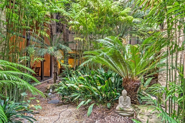 Zen garden- common area 1st floor outside