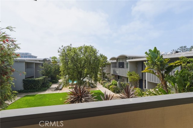 Detail Gallery Image 22 of 48 For 13231 Fiji Way #H,  Marina Del Rey,  CA 90292 - 3 Beds | 2/1 Baths