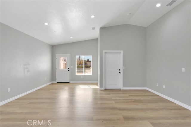 Detail Gallery Image 8 of 30 For 16150 Smoke Tree, Hesperia,  CA 92345 - 3 Beds | 2 Baths