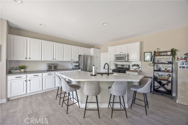 Detail Gallery Image 2 of 17 For 8865 E Wiley Way, Anaheim Hills,  CA 92808 - 5 Beds | 3 Baths