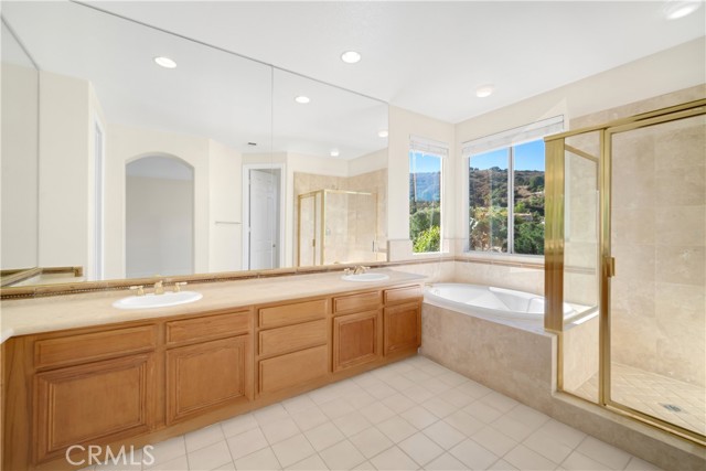 Detail Gallery Image 10 of 19 For 3815 Calle Joaquin, Calabasas,  CA 91302 - 4 Beds | 2/1 Baths