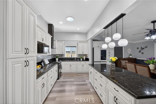 Detail Gallery Image 4 of 57 For 908 W Linden St., Ontario,  CA 91762 - 6 Beds | 3 Baths