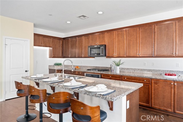 Detail Gallery Image 14 of 44 For 17012 Hal Ln, Fontana,  CA 92336 - 3 Beds | 2/1 Baths
