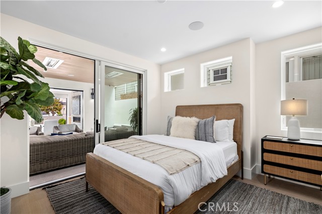 516 Larkspur Avenue, Corona del Mar CA: https://media.crmls.org/medias/3739ae0b-4120-4a1b-b5ac-e8945f32ad72.jpg