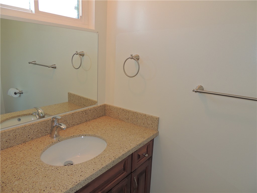 Detail Gallery Image 23 of 27 For 321 Gladys Ave #4,  Long Beach,  CA 90814 - 2 Beds | 1/1 Baths