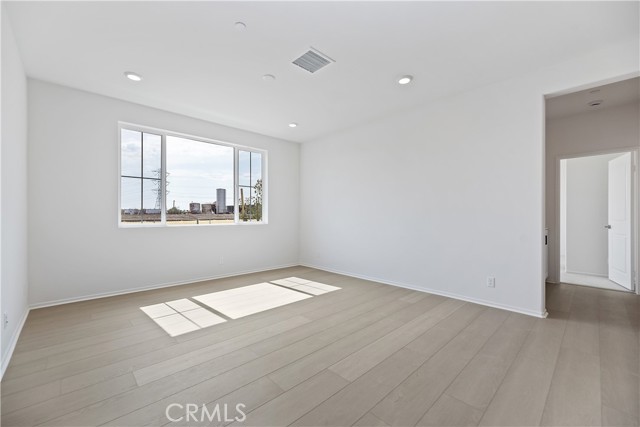 16125 Linden Lane, Chino CA: https://media.crmls.org/medias/373a42d3-9a70-4311-a2d9-b7db9c52ec7f.jpg