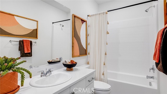 Detail Gallery Image 9 of 21 For 65199 Avenida De Nuves, Desert Hot Springs,  CA 92240 - 5 Beds | 3 Baths