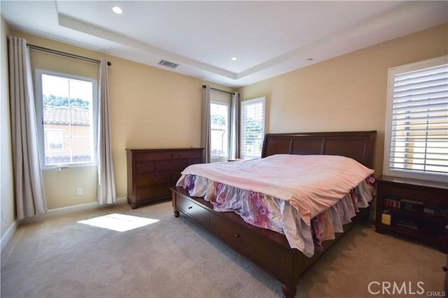 52 Open range, Irvine CA: https://media.crmls.org/medias/373b0815-c76d-429c-838d-a8a3786a6d0e.jpg
