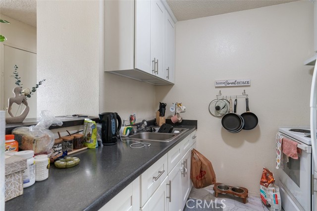 820 N Raymond Avenue, Pasadena CA: https://media.crmls.org/medias/373b48ef-4cde-4d88-8388-577aae44e4f8.jpg
