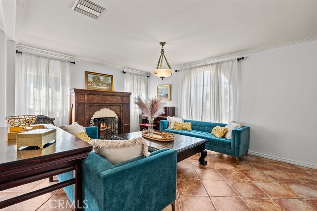 610 S Bel Aire Drive, Burbank CA: https://media.crmls.org/medias/373b5298-7bff-4160-81a9-bb75f69bf7a2.jpg