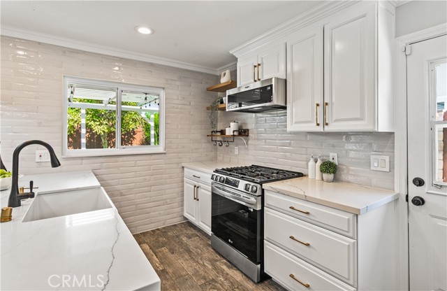 Detail Gallery Image 10 of 37 For 3295 Iowa St, Costa Mesa,  CA 92626 - 4 Beds | 2 Baths