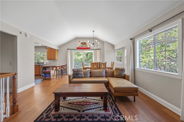 28833 Manitoba Drive, Lake Arrowhead CA: https://media.crmls.org/medias/373d31eb-a8a1-479b-92c4-b47b53d0713f.jpg