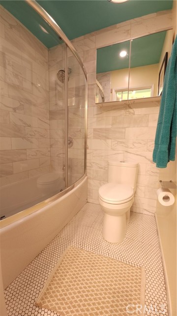 17072 Pacific Coast Highway, Huntington Beach CA: https://media.crmls.org/medias/373d4e04-1240-44cb-85f7-2fdf843cd545.jpg