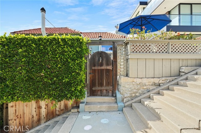 1800 Highland Avenue, Manhattan Beach CA: https://media.crmls.org/medias/373dc59e-299e-4fed-8f52-75921eceac8a.jpg