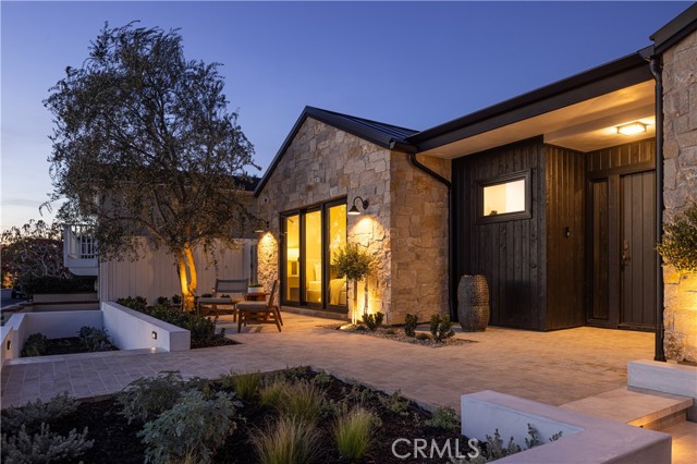 Detail Gallery Image 2 of 50 For 1524 Dolphin Ter, Corona Del Mar,  CA 92625 - 3 Beds | 3/1 Baths