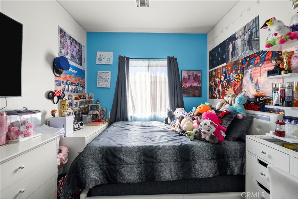 https://media.crmls.org/medias/373e39c4-01b2-4423-905a-6caa98716093.jpg?preset=X-Large