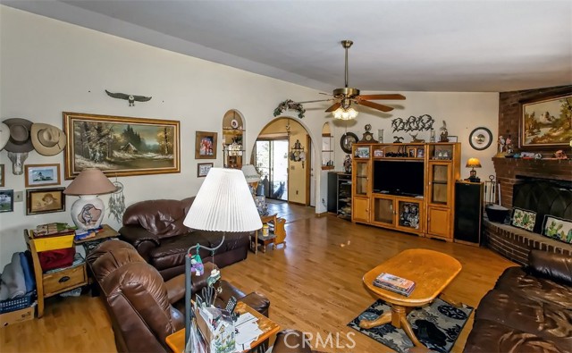 Detail Gallery Image 11 of 35 For 18678 Main St, Hesperia,  CA 92345 - 3 Beds | 2 Baths