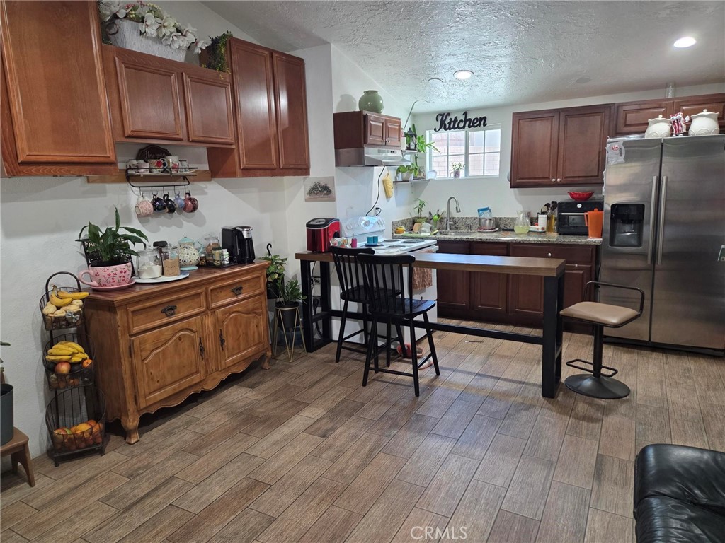 https://media.crmls.org/medias/373ea9db-4ae1-43af-b451-011e11a34fc2.jpg?preset=X-Large