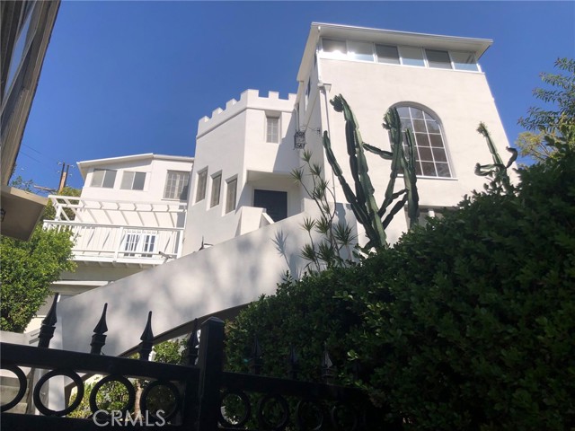 5924 Graciosa Drive, Los Angeles CA: https://media.crmls.org/medias/373fa1b7-5bad-4266-bdb3-f710d32f4ff6.jpg