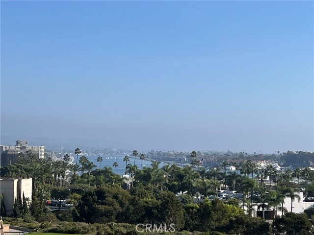 Detail Gallery Image 4 of 69 For 230 Lille Lane 212, Newport Beach,  CA 92663 - 2 Beds | 2 Baths