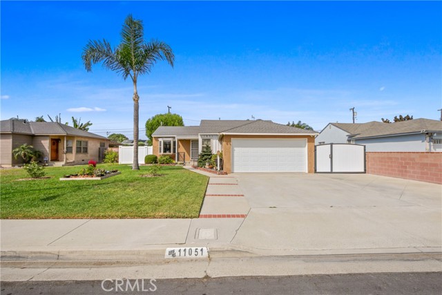 11051 Tarawa Drive, Los Alamitos CA: https://media.crmls.org/medias/3741751e-3a4b-4e33-a00d-d433f2cbfe35.jpg
