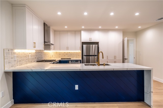 Detail Gallery Image 2 of 73 For 3362 Bellota, Los Angeles,  CA 90027 - 5 Beds | 5 Baths