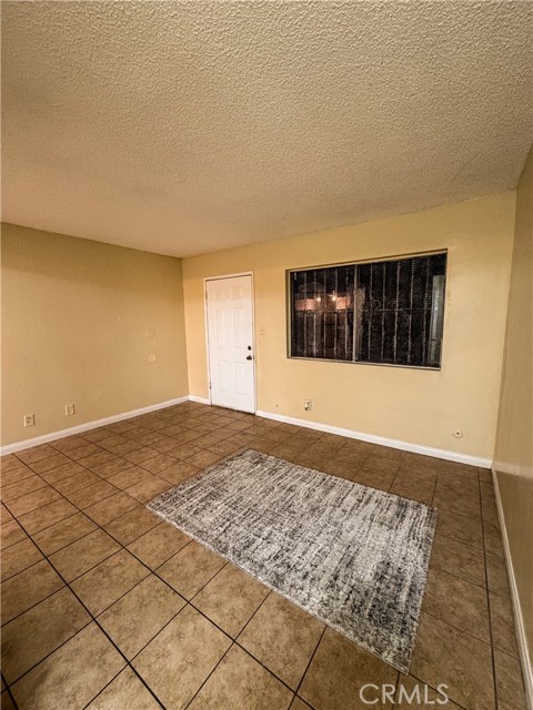 Detail Gallery Image 11 of 16 For 426 E 79th St #1,  –,  CA 90003 - 2 Beds | 1 Baths