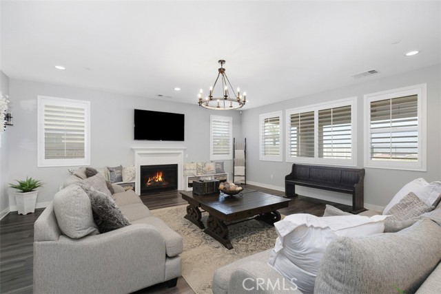 Detail Gallery Image 11 of 44 For 17183 Compass Dr, Riverside,  CA 92503 - 5 Beds | 4/1 Baths