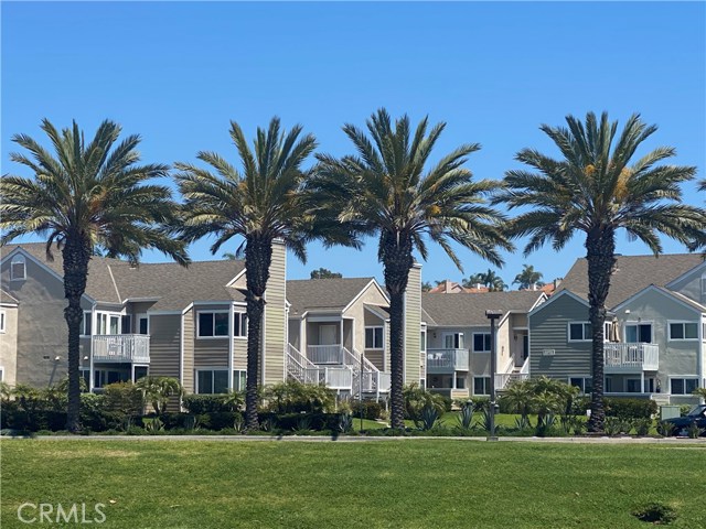 The Niguel Terrace community directly across the street from Strands Beach and Park