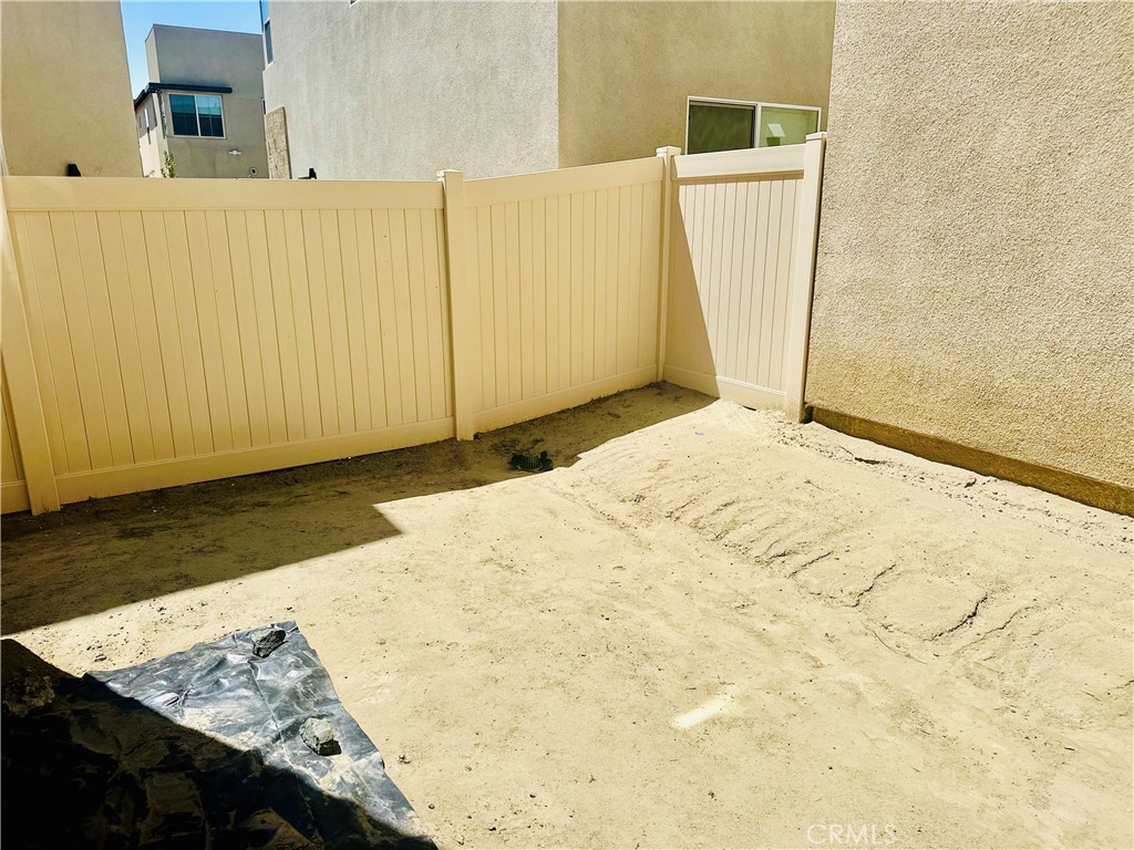 https://media.crmls.org/medias/3744ad67-9d8b-4406-bd90-8d49ce7f4099.jpg?preset=X-Large