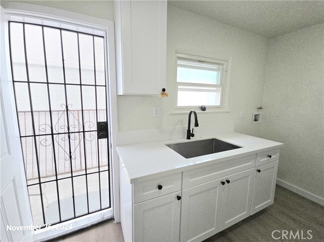 Detail Gallery Image 6 of 20 For 10916 S Inglewood Ave #10916 1/2,  Inglewood,  CA 90304 - 2 Beds | 2 Baths