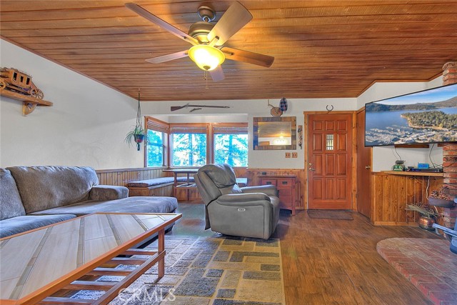 Detail Gallery Image 22 of 75 For 438 Boyd Trl, Big Bear Lake,  CA 92315 - 2 Beds | 2 Baths