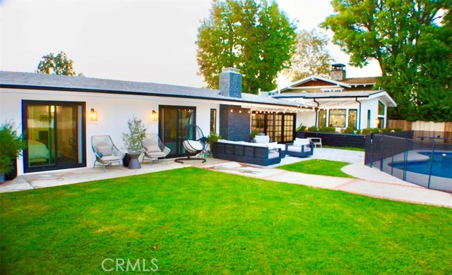 Detail Gallery Image 19 of 23 For 4820 Abbeyville Ave, Woodland Hills,  CA 91364 - 4 Beds | 4 Baths