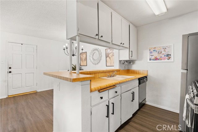 Detail Gallery Image 7 of 19 For 5700 Etiwanda Ave #168,  Tarzana,  CA 91356 - 2 Beds | 1 Baths