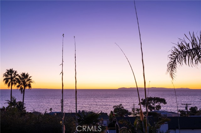 Detail Gallery Image 1 of 51 For 31911 Crestwood Place, Laguna Beach,  CA 92651 - 2 Beds | 2 Baths