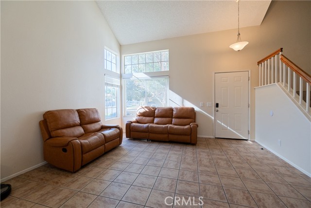 Detail Gallery Image 4 of 21 For 16736 Secretariat Drive, Moreno Valley,  CA 92551 - 4 Beds | 2/1 Baths