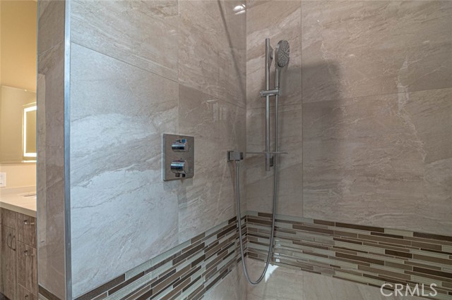 Detail Gallery Image 19 of 50 For 18748 Collins St, Tarzana,  CA 91356 - 4 Beds | 3 Baths