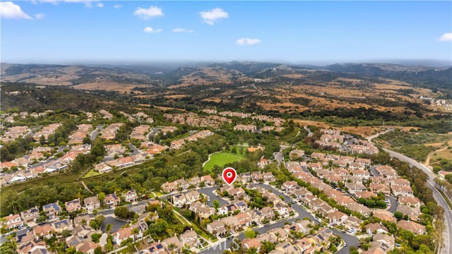 2 Corte Arbertura, San Clemente CA: https://media.crmls.org/medias/374b5053-c2c2-4570-85c8-07387c7c884f.jpg