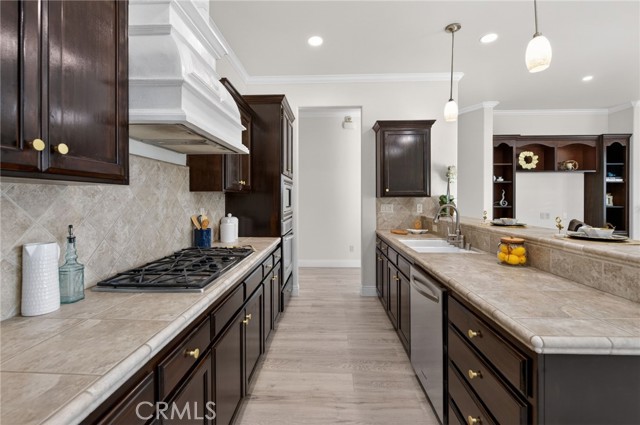 Detail Gallery Image 15 of 44 For 1563 E via Mirasol, Fresno,  CA 93730 - 4 Beds | 3 Baths