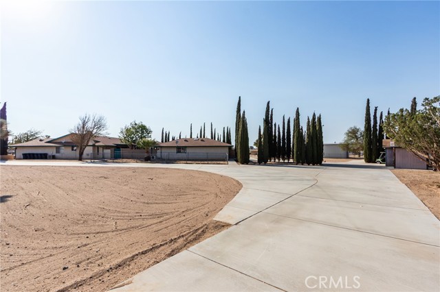 10731 Anaconda Avenue, Oak Hills CA: https://media.crmls.org/medias/374bd7c5-f174-457f-9a23-39229bd7d14a.jpg