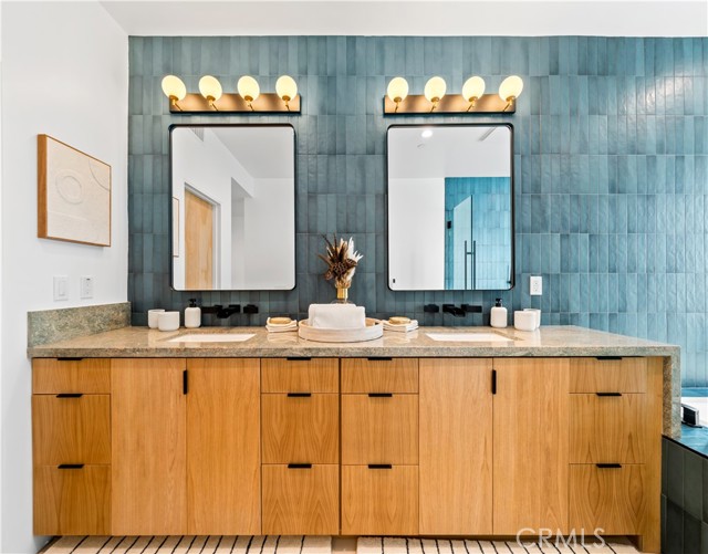 171 Savona Walk, Long Beach CA: https://media.crmls.org/medias/374c5689-7bb5-40db-aa58-bb149f076708.jpg