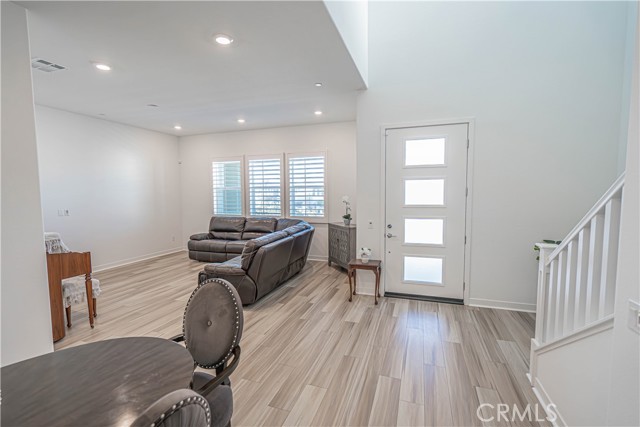 Detail Gallery Image 10 of 35 For 27081 Amber Sky Way, Valencia,  CA 91381 - 3 Beds | 2/1 Baths